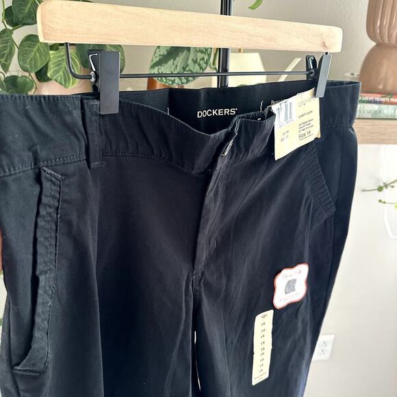 Dockers Women Black Surefit Capri Pants Size 16 Stretch Casual Work Travel NWT - Picture 3 of 10